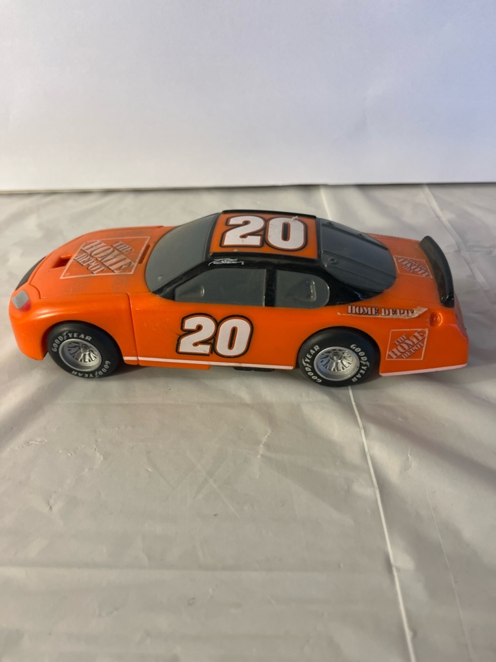 Nascar - The Home Depot - Rubber Tires - Plastic Body - Pull Back Release - 8 "
